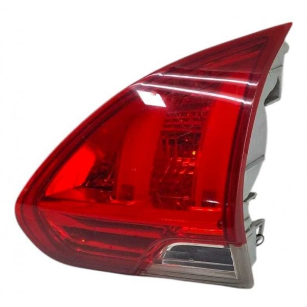 Lanterna Tampa Traseira Direita Peugeot 2008 2016 A 2022 Direito/passageiro Vermelho