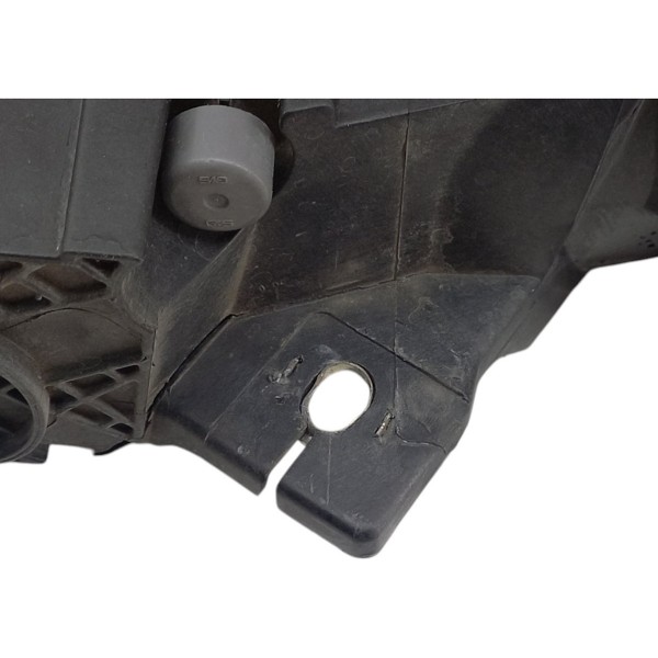 Farol Dianteiro Esquerdo Fiat Toro 2016 2023 Detalhe