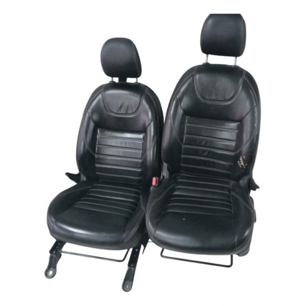 Jogo Bancos Em Couro Nissan Kicks 2017 2021 Original Detalhe